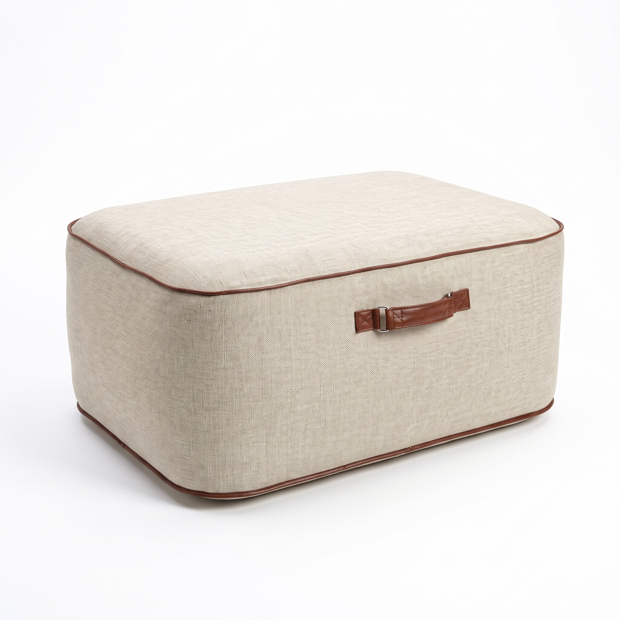 Pouf gonflable beige avec liseré marron, sur fond blanc